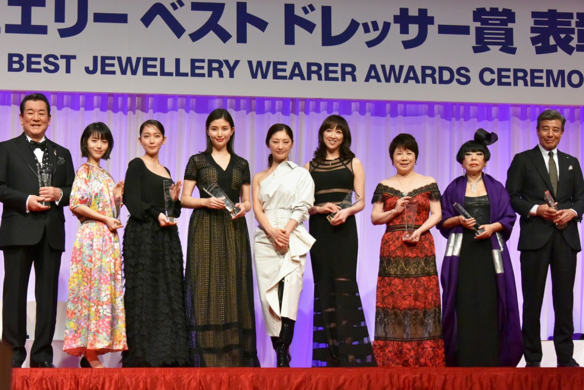 浜辺美波、女優業「頑張る」もお年玉は「しばらくもらうつもり」