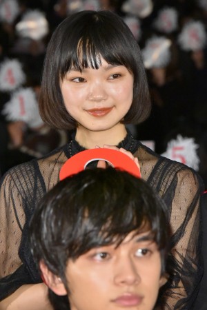 『十二人の死にたい子どもたち』公開記念舞台挨拶に出席した古川琴音