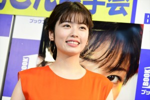 写真集『F』発売記念握手会に登場した小芝風花