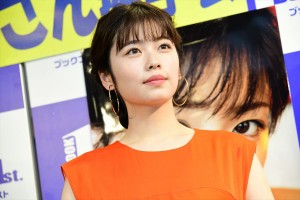 写真集『F』発売記念握手会に登場した小芝風花