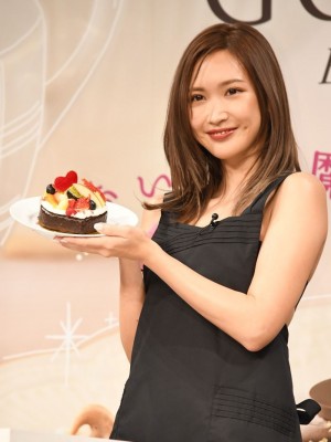 GODIVA「バレンタイン コレクション 2019」プレス発表会に登場した紗栄子