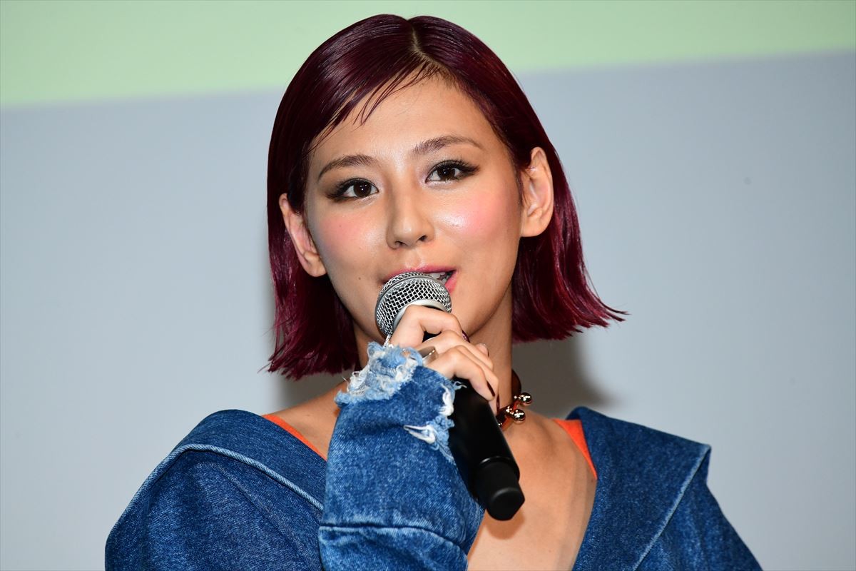 髪色チェンジの西内まりや、心境の変化を明かす「エッジの効いた方が好き」