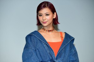 「RUMOR ME」ローンチパーティに登場した西内まりや