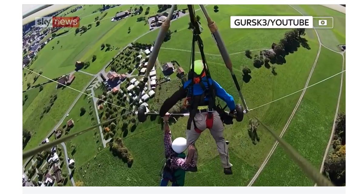 恐怖のハンググライダー！ 安全ベルトつけ忘れて宙ぶらりん