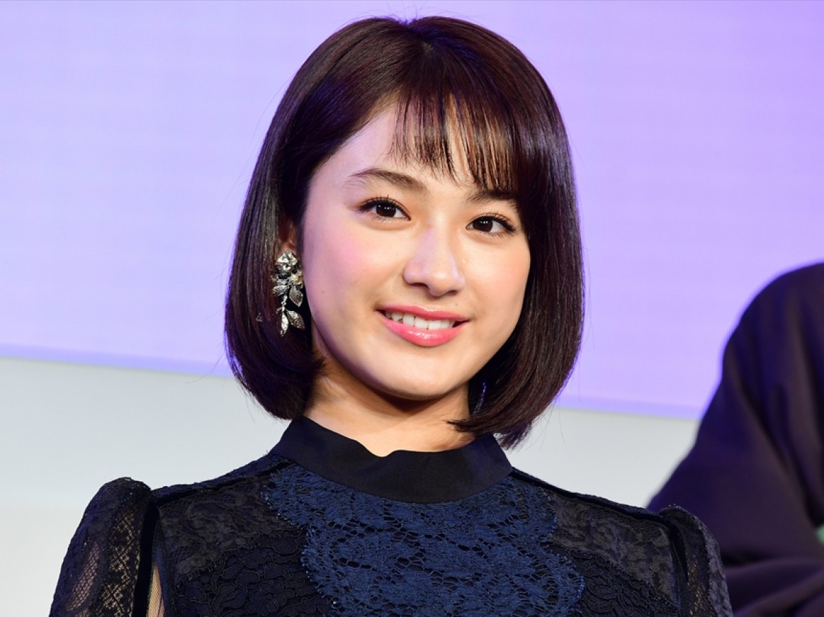 姉・愛梨との華やかな2ショットを披露した平祐奈