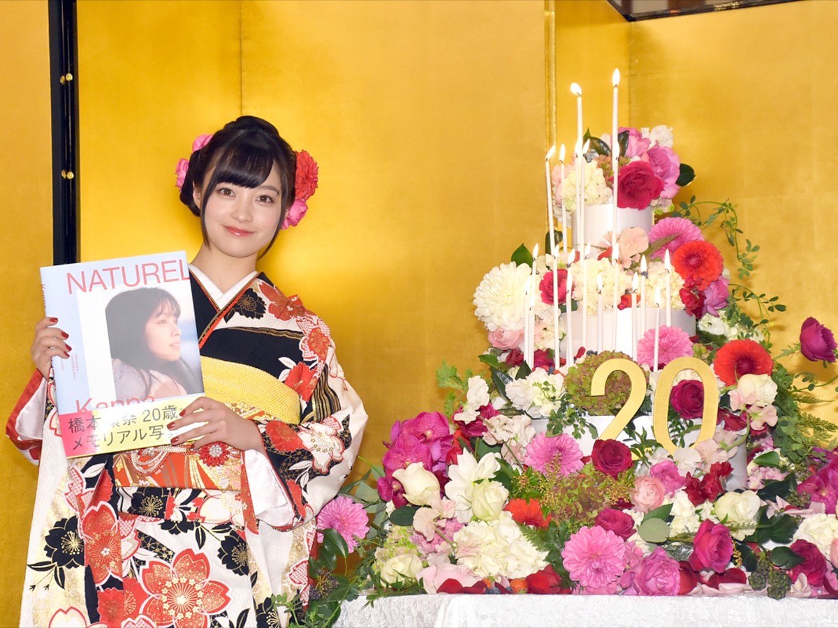 橋本環奈、金屏風の前で“20歳”会見「責任のある言動をしたい」