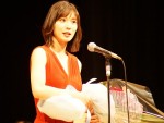 第40回ヨコハマ映画祭表彰式、助演女優賞を受賞した松岡茉優