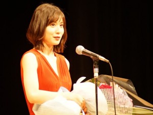 第40回ヨコハマ映画祭表彰式、助演女優賞を受賞した松岡茉優