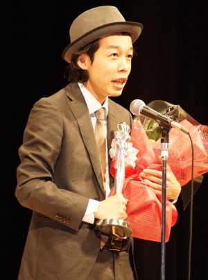 第40回ヨコハマ映画祭表彰式、審査員特別賞を受賞した上田慎一郎