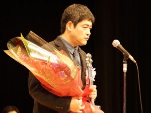 第40回ヨコハマ映画祭表彰式、脚本賞を受賞した沖田修一