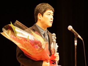 第40回ヨコハマ映画祭表彰式、脚本賞を受賞した沖田修一