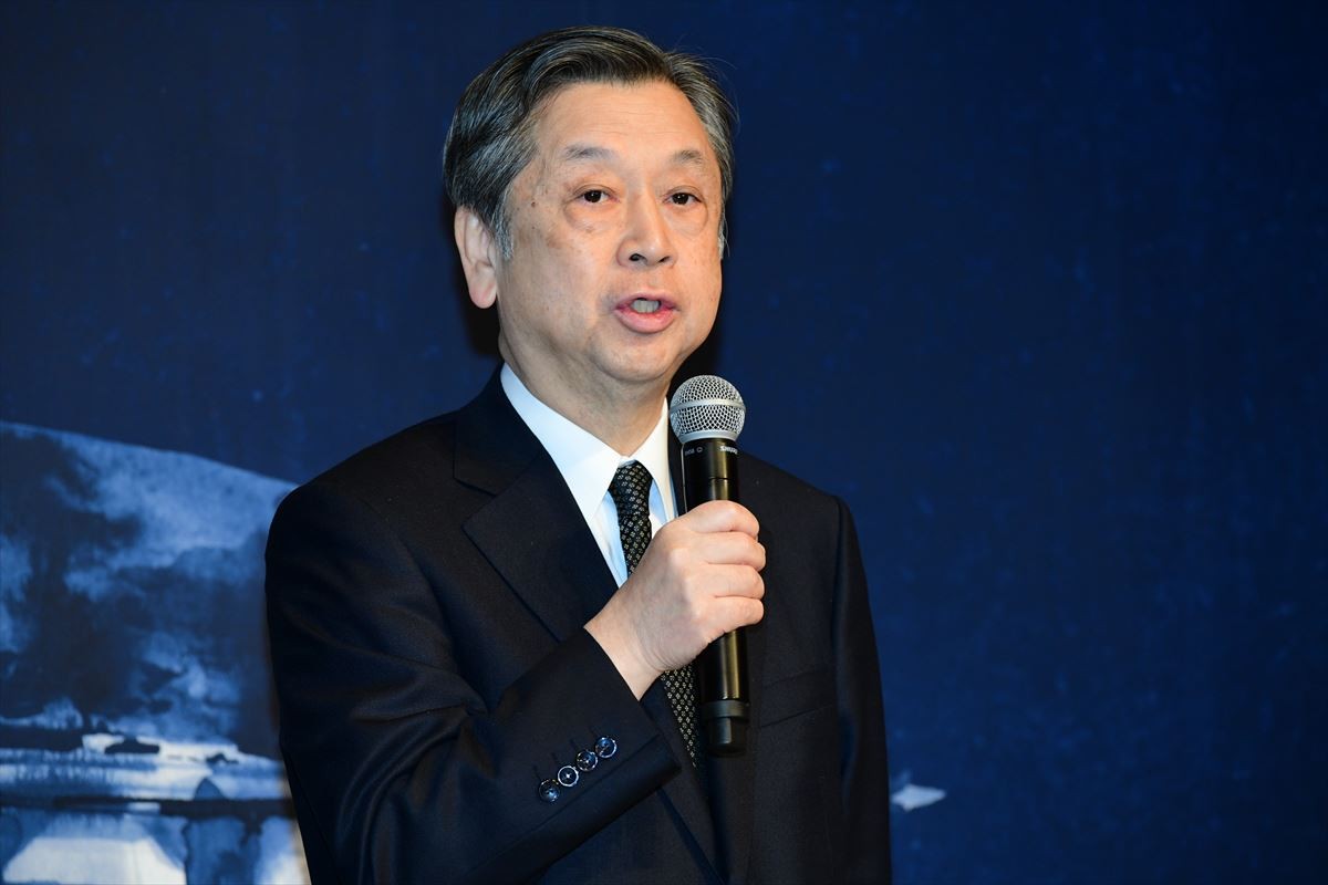 三宅健、市川海老蔵の誉め言葉に照れ笑い　嵐にも言及