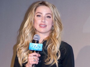 アンバー・ハード、『アクアマン』試写会舞台挨拶に登場