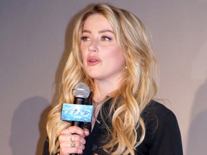 アンバー・ハード、『アクアマン』試写会舞台挨拶に登場