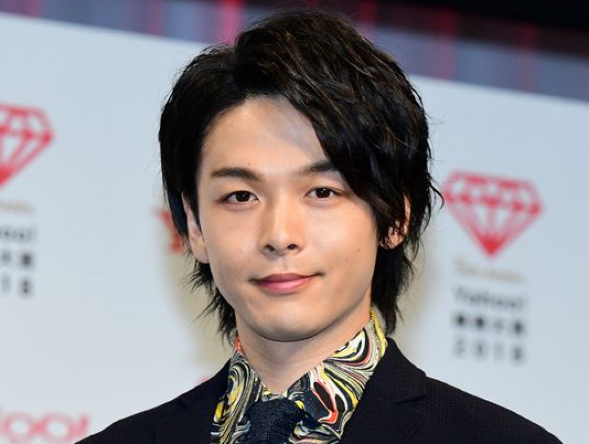 中村倫也、暗がり自撮りショットにファン驚き「軽いホラーですよ」