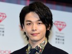 【写真】中村倫也、暗がり自撮りショットにファン驚き「軽いホラーですよ」