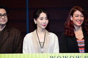 『連続ドラマW それを愛とまちがえるから』第1話完成披露試写会舞台挨拶に登場した稲森いずみ