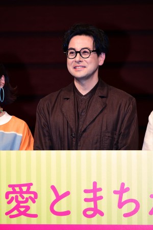 『連続ドラマW それを愛とまちがえるから』第1話完成披露試写会舞台挨拶に登場した鈴木浩介