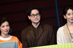 『連続ドラマW それを愛とまちがえるから』第1話完成披露試写会舞台挨拶に登場した鈴木浩介