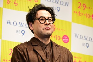『連続ドラマW それを愛とまちがえるから』第1話完成披露試写会舞台挨拶に登場した鈴木浩介