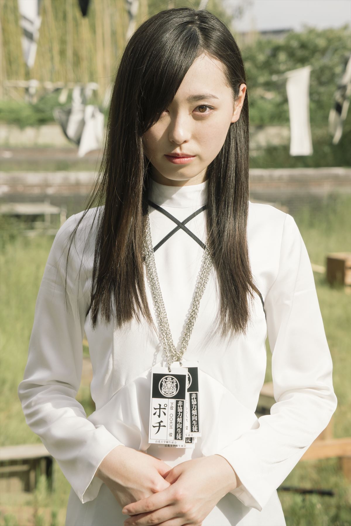 福原遥が白装束＆伊藤万理華はベリーショートに『映画　賭ケグルイ』オリジナルキャラ解禁