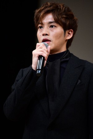 「第61回ブルーリボン賞」授賞式、助演男優賞を受賞した松坂桃李