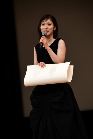 「第61回ブルーリボン賞」授賞式、助演女優賞を受賞した松岡茉優