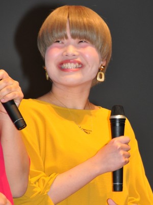 ガンバレルーヤ・まひる、映画『Bの戦場』プレミア上映会に登場