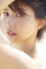 【写真】欅坂46・渡邉理佐、水着＆ランジェリーカットを初披露