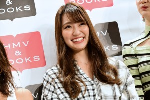 プラチナム次世代カレンダー発売イベントに出席したみうらうみ