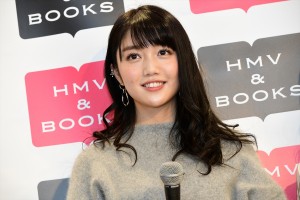 プラチナム次世代カレンダー発売イベントに出席した松川菜々花