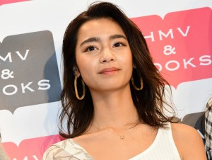 プラチナム次世代カレンダー発売イベントに出席した遠山茜子