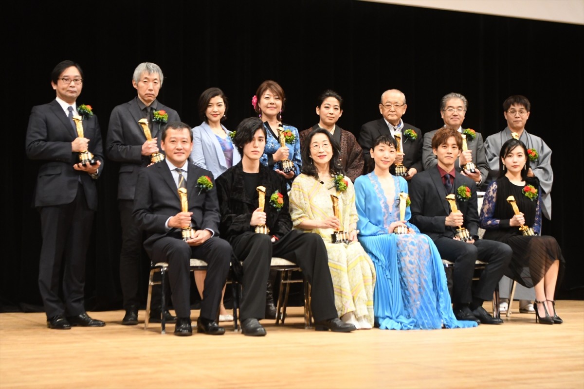 安藤サクラ、夫・柄本佑と共に「キネ旬ベスト・テン」W主演賞で号泣