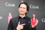 ユニリーバ「CLEAR」新CM発表会に登場した長瀬智也