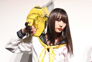 映画『血まみれスケバンチェーンソーRED』完成披露舞台挨拶に登壇した浅川梨奈