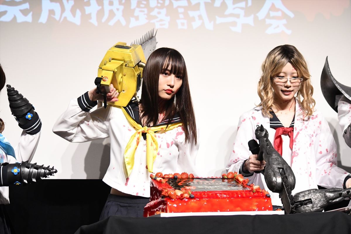 浅川梨奈、ふんどしアクションは「寒くて大変！」