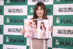 熊田曜子、37th写真集『gm37』発売記念 サイン本お渡し会に出席