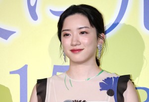 『君は月夜に光り輝く』完成披露舞台挨拶に登壇した永野芽郁