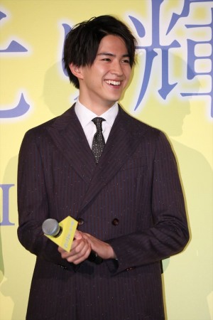 『君は月夜に光り輝く』完成披露舞台挨拶に登壇した甲斐翔真