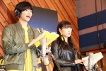 （左から）映画『バンブルビー』日本語吹替版キャスト公開アフレコ会見イベントに登場した志尊淳、土屋太鳳
