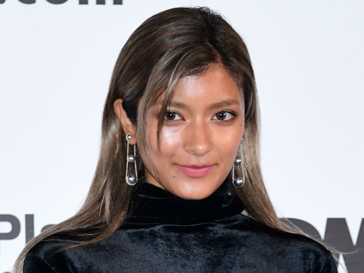 ローラ、バスローブ姿でカーリーヘア披露　ファンから「マリリンモンロー感」の声