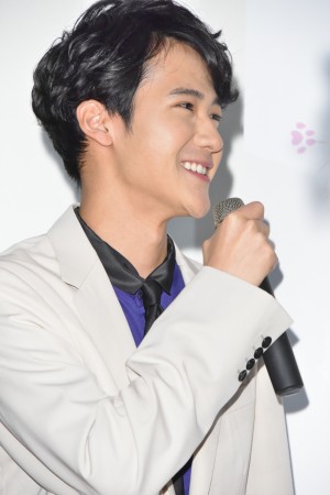 映画『ねことじいちゃん』初日舞台挨拶に登場した葉山奨之