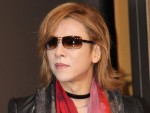 【写真】YOSHIKIの“お散歩”に反響「普通に歩いてる」「スタイル良すぎ」