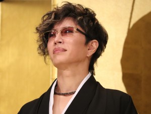 GACKT、映画『翔んで埼玉』初日舞台挨拶に登壇