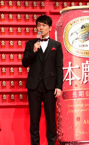 土田晃之、新しい「本麒麟」完成披露会に登場