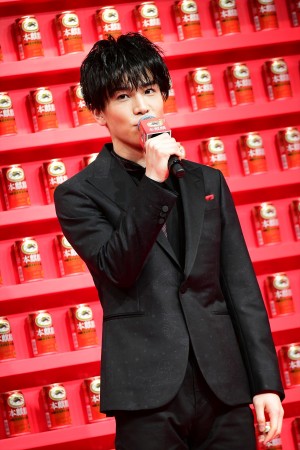 岩田剛典、新しい「本麒麟」完成披露会に登場