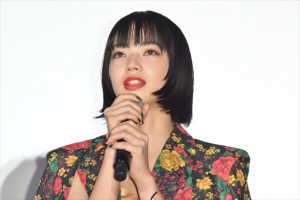 小松菜奈、『サムライマラソン』公開記念舞台挨拶に登場