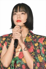 小松菜奈、『サムライマラソン』公開記念舞台挨拶に登場