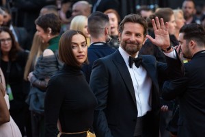 ブラッドリー・クーパー（右）