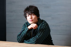 映画『クロガラス』崎山つばさインタビューカット